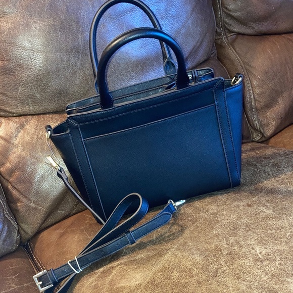 Liz Claiborne black 3 ZIPPER SATCHEL. With crossbody strap NWT - Picture 6 of 9